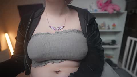 Snapshot of krystalsyxx chatting on 02.08.25 Krystal Syx online show from 02.08.25