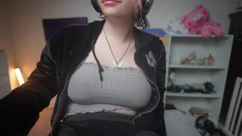 Snapshot of krystalsyxx chatting on 03.04.25 Krystal Syx online show from 03.04.25