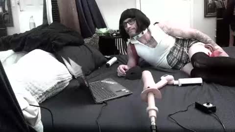 Snapshot of krystltymeup chatting on 11.19.25 krystltymeup online show from 11.19.25