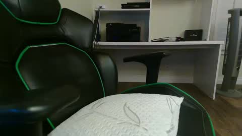 Snapshot of kt12369 chatting on 01.09.25 Kevin online show from 01.09.25