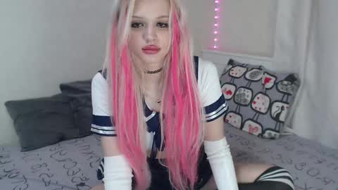 Snapshot of kttyemiow__ chatting on 02.11.25 Emilia online show from 02.11.25