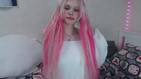 Snapshot of kttyemiow__ chatting on 02.16.25 Emilia online show from 02.16.25