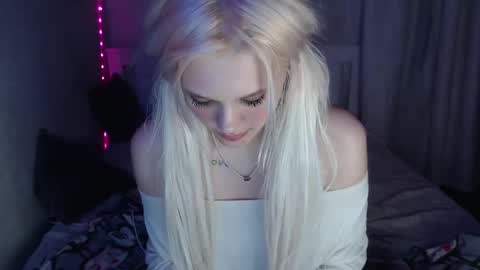 Snapshot of kttyemiow__ chatting on 02.23.25 Emilia online show from 02.23.25