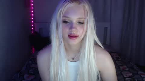 Snapshot of kttyemiow__ chatting on 02.24.25 Emilia online show from 02.24.25