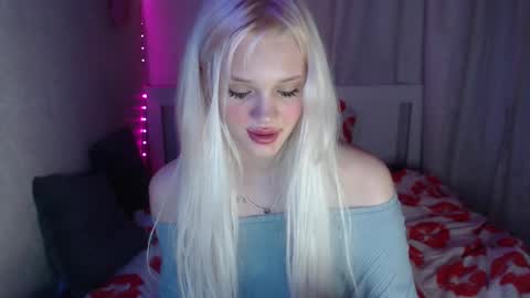 Snapshot of kttyemiow__ chatting on 02.26.25 Emilia online show from 02.26.25