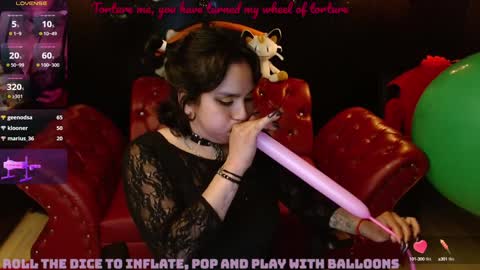 Snapshot of kureiji_fetish chatting on 12.14.24 Fetiche Woman online show from 12.14.24
