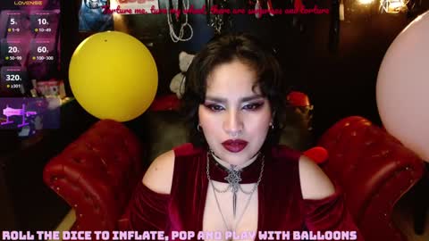 Snapshot of kureiji_fetish chatting on 12.31.24 Fetiche Woman online show from 12.31.24
