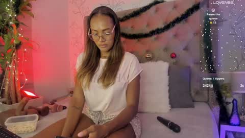 Snapshot of kyaraebony_ chatting on 01.02.25 kyaraebony_ online show from 01.02.25