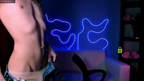 Snapshot of kyleberry_ chatting on 11.06.25 kyleberry_ online show from 11.06.25