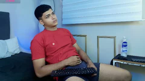 Snapshot of kyliam_big chatting on 07.07.26 Kyliam online show from 07.07.26