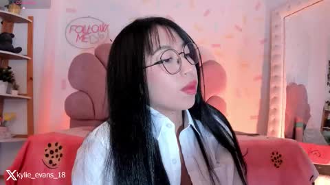 Snapshot of kylie_evans_18 chatting on 03.02.26 Kylie online show from 03.02.26