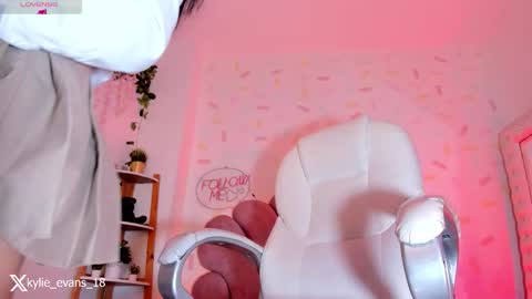 Snapshot of kylie_evans_18 chatting on 03.08.26 Kylie online show from 03.08.26