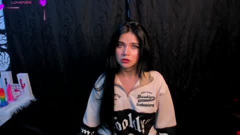 submissive demon Please help me to reach 500 thumbs up online show from 12.28.24