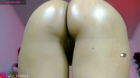 k ylie online show from 03.02.25