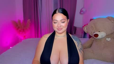 Snapshot of kylie_lips chatting on 10.18.25 Kylie Lips online show from 10.18.25