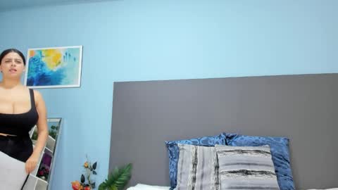 Snapshot of kylie_reyes chatting on 10.24.25 Kylie Reyes online show from 10.24.25