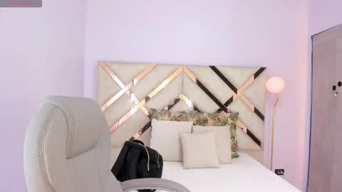 Snapshot of kylie_reyes chatting on 12.03.25 Kylie Reyes online show from 12.03.25