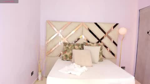 Snapshot of kylie_reyes chatting on 12.05.25 Kylie Reyes online show from 12.05.25