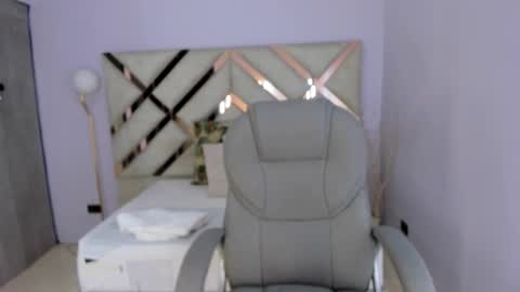 Snapshot of kylie_reyes chatting on 12.22.25 Kylie Reyes online show from 12.22.25