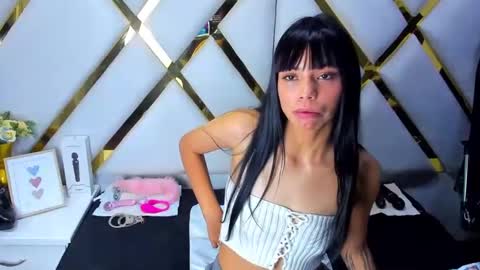 Snapshot of kylie_sexx chatting on 12.05.24 kylie online show from 12.05.24