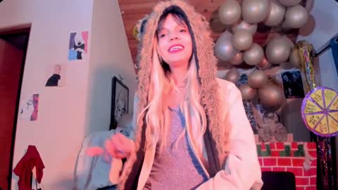 Snapshot of kyliekandy chatting on 01.01.25 online show from 01.01.25