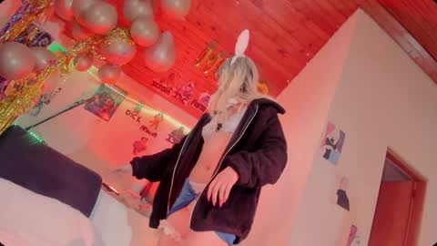 Snapshot of kyliekandy chatting on 01.24.25 online show from 01.24.25