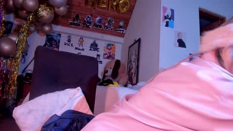 Snapshot of kyliekandy chatting on 02.02.25 online show from 02.02.25