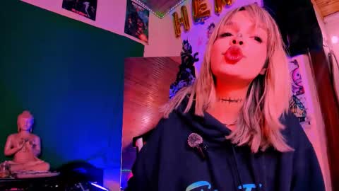 Snapshot of kyliekandy chatting on 10.22.25 online show from 10.22.25