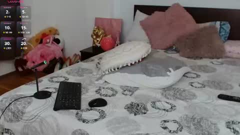 Snapshot of kylieroze chatting on 07.20.26 Kylie online show from 07.20.26