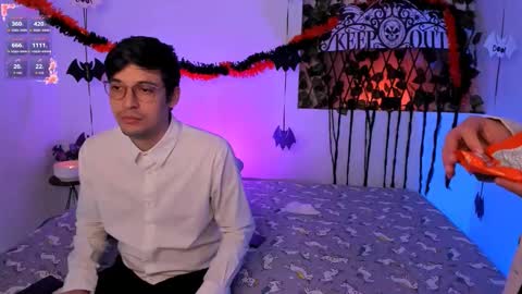 Snapshot of kylietimothee chatting on 10.17.25 kylietimothee online show from 10.17.25