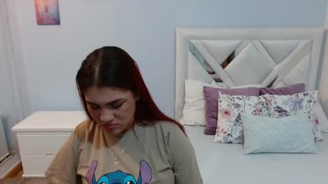 Snapshot of kyliiebaker chatting on 06.24.26 Kylie online show from 06.24.26