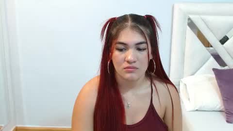 Snapshot of kyliiebaker chatting on 06.25.26 Kylie online show from 06.25.26