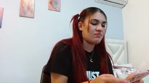 Snapshot of kyliiebaker chatting on 07.09.26 Kylie online show from 07.09.26