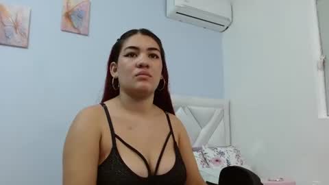 Snapshot of kyliiebaker chatting on 07.24.26 Kylie online show from 07.24.26