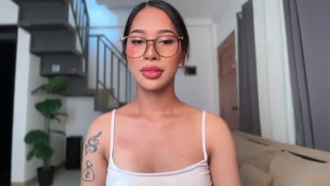 Snapshot of kyll_collins chatting on 06.18.26 kyll_collins online show from 06.18.26