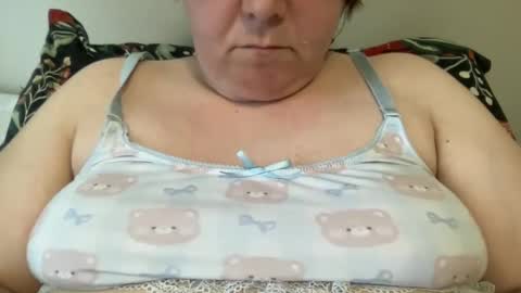 Snapshot of kylorencat chatting on 02.08.25 KYLO online show from 02.08.25