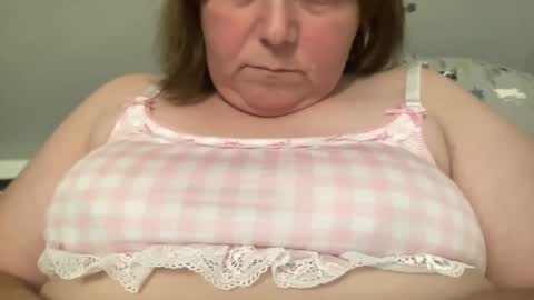 Snapshot of kylorencat chatting on 11.17.25 KYLO online show from 11.17.25