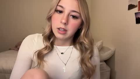 kynziee18 online show from 12.20.24