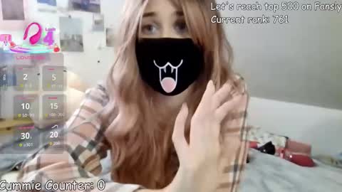 Snapshot of kyrawildofficial chatting on 09.29.25 Kyra Wild online show from 09.29.25