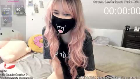 Snapshot of kyrawildofficial chatting on 12.15.25 Kyra Wild online show from 12.15.25