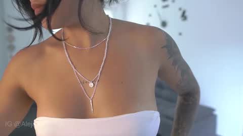 schedule 300 pm - 1100pm colombia time online show from 09.11.25