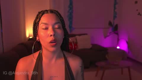 schedule 300 pm - 1100pm colombia time online show from 12.18.25