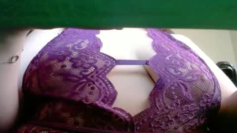 kyrradavis online show from 10.15.25