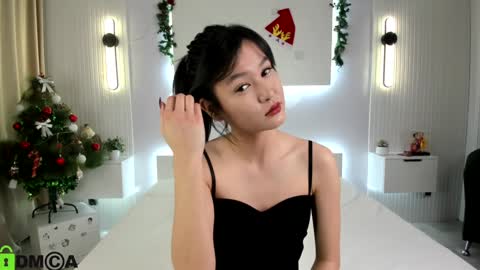 Snapshot of l1l_lola chatting on 01.05.25 Ameli online show from 01.05.25