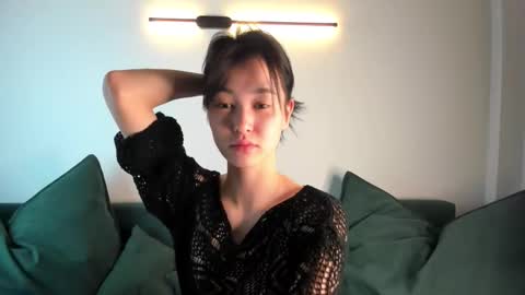 Snapshot of l1l_lola chatting on 10.18.25 Ameli online show from 10.18.25