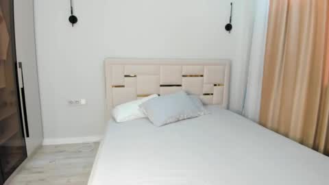 Snapshot of l1l_lola chatting on 11.17.25 Ameli online show from 11.17.25