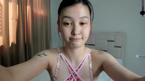 Snapshot of l1l_lola chatting on 06.26.26 Ameli online show from 06.26.26