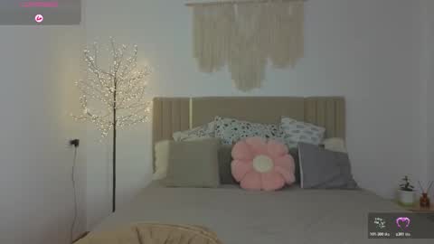 Snapshot of l1ttle_angel__ chatting on 11.30.25 Margo online show from 11.30.25