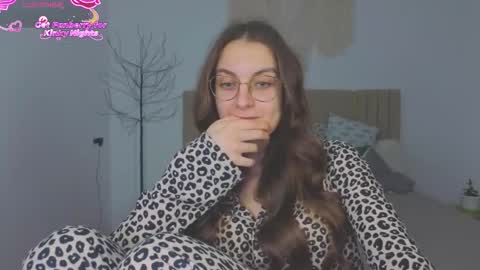 Snapshot of l1ttle_angel__ chatting on 12.02.25 Margo online show from 12.02.25