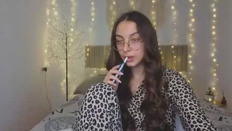 Snapshot of l1ttle_angel__ chatting on 12.15.25 Margo online show from 12.15.25